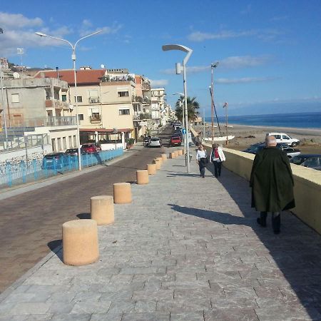 Appartamento Di Pregio In Piazza Durante Letojanni Taormina Exterior foto